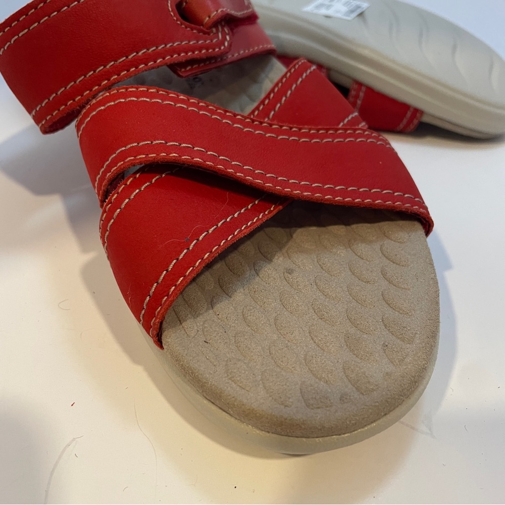 Clarks Alexis Art Red Leather Flat Sandal Comfort Shoe Women's Size 7.5 - Picture 9 of 9